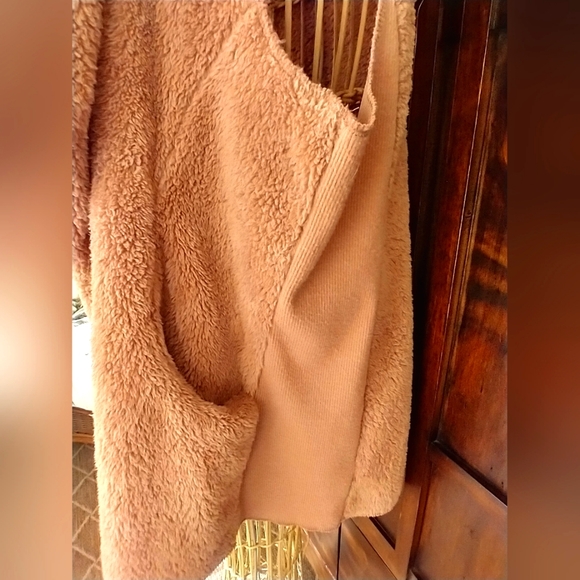 Sherpa Collared Vest NWOT - Picture 5 of 13